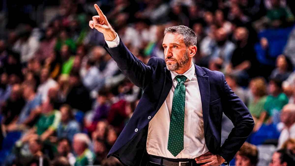 Ibon Navarro prepara el duelo del Unicaja Baloncesto ante el Baskonia