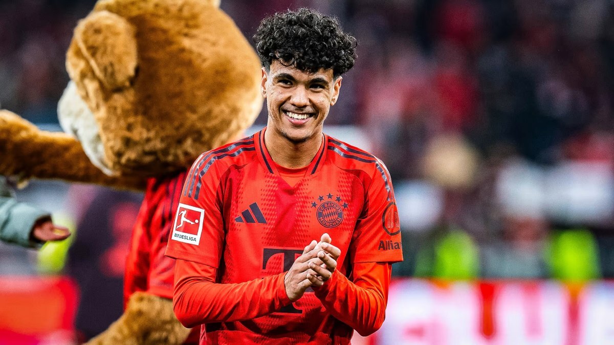 Adam Aznou, joven lateral izquierdo del Bayern de Múnich que interesa al Sevilla FC | FCB