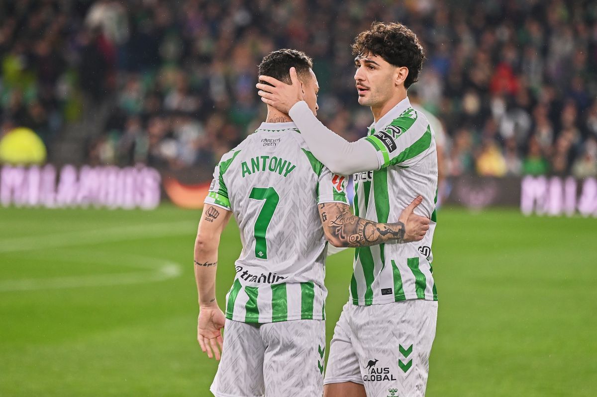 Antony y Johnny Cardoso en el Real Betis - Athletic Club | Salvador López Medina para El MIRA