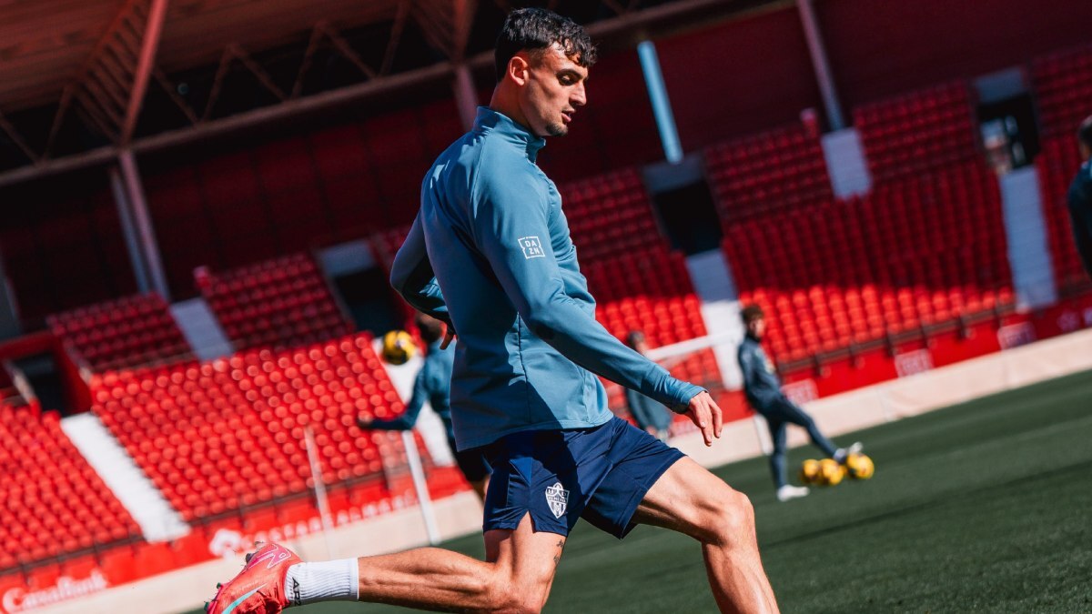 Marc Pubill durante un entrenamiento de la UD Almería | UDA