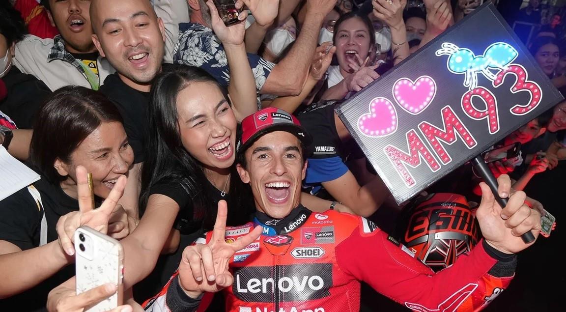 Marc Márquez con los fans en la presentación de MotoGP en Bangkok | motogp.com