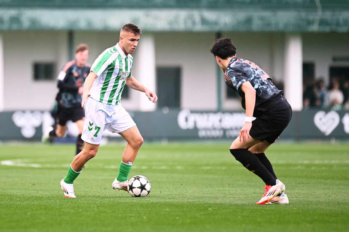 Pablo García en el Real Betis - Bayern Múnich en la Youth League | Salvador López Medina para El MIRA