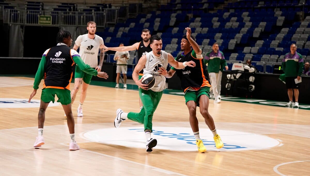 Una sesión del Unicaja Baloncesto antes de viajar a Gran Canaria