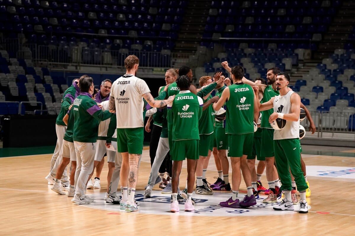 Jugadores del Unicaja Baloncesto en una sesión de entrenamiento