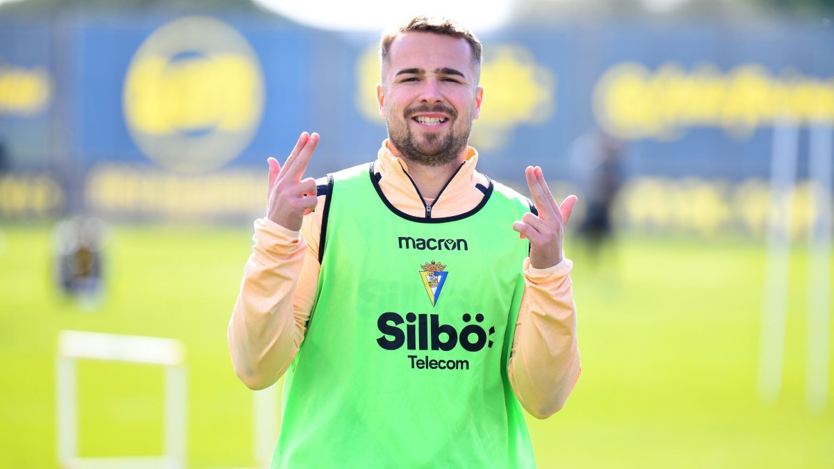 Javi Ontiveros durante un entrenamiento del Cádiz CF | CCF