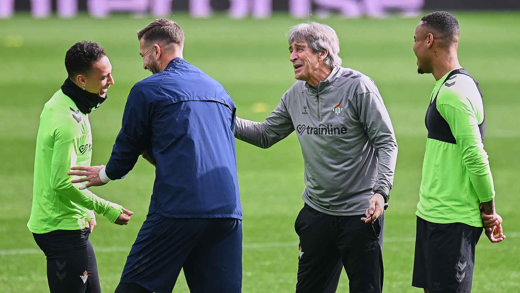Antony, Adrián, Natan y Manuel Pellegrini en el entrenamiento del Real Betis previo al Gent | Salvador López Medina para El MIRA