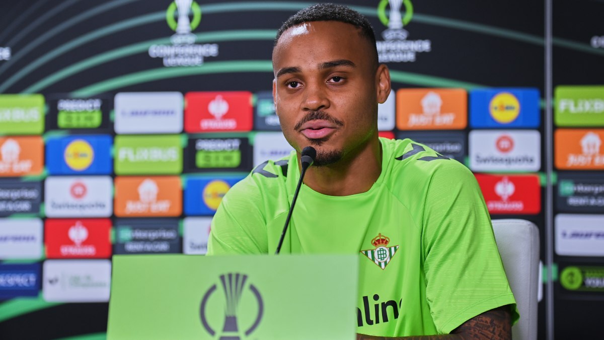 Natan en la rueda de prensa previa al Real Betis - KAA Gent | Salvador López Medina para El MIRA