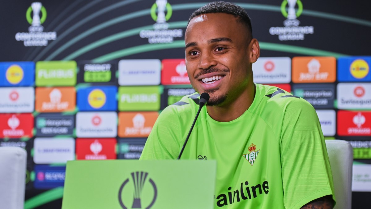 Natan en la rueda de prensa previa al Real Betis - KAA Gent | Salvador López Medina para El MIRA