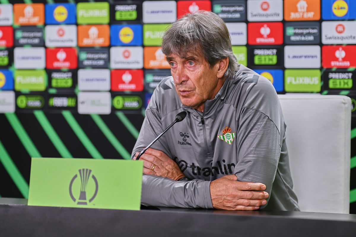 Manuel Pellegrini en la rueda de prensa previa al Real Betis - Gent | Salvador López Medina para El MIRA
