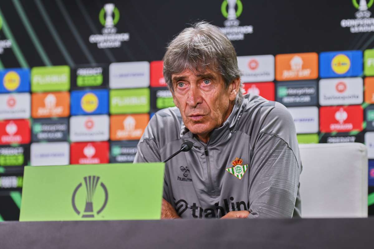 Manuel Pellegrini en la rueda de prensa previa al Real Betis - Gent | Salvador López Medina para El MIRA