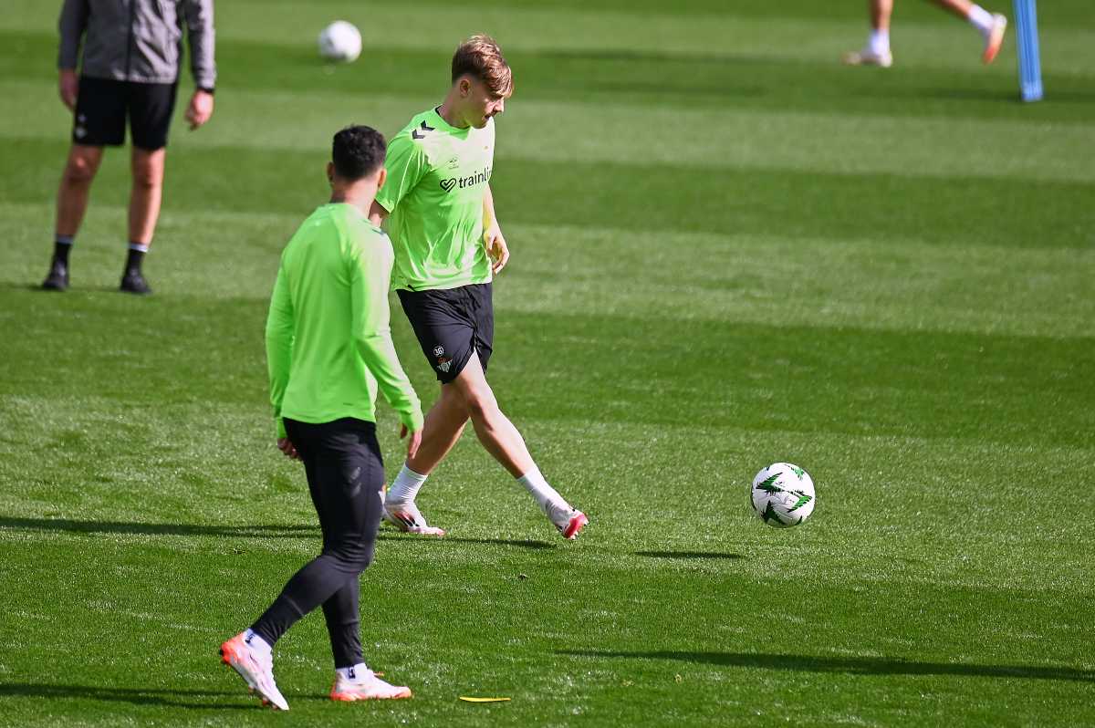 Jesús Rodríguez en el entrenamiento del Real Betis previo al Gent | Salvador López Medina para El MIRA