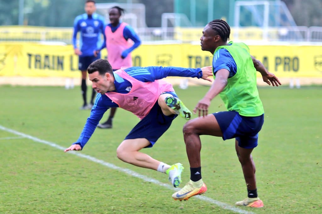 Jugadores del Marbella FC en una sesión de entrenamiento previa al partido ante el Algeciras CF