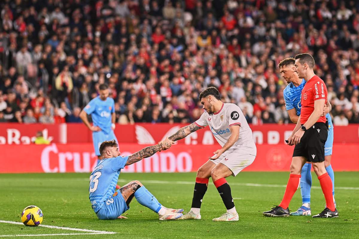 Isaac Romero y Pablo Maffeo en el Sevilla FC - Mallorca | Salvador López Medina para El MIRA