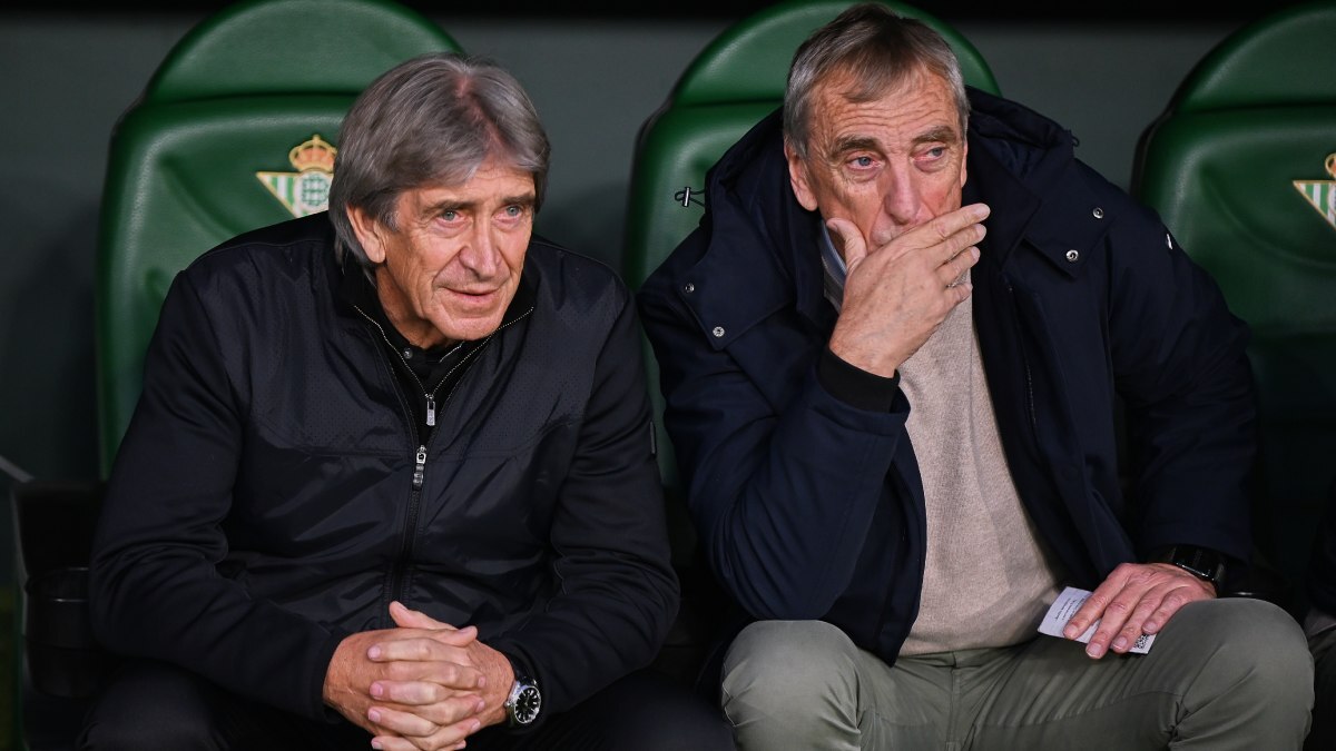 Manuel Pellegrini y Rubén Cousillas en el Real Betis - Real Madrid | Salvador López Medina para El MIRA