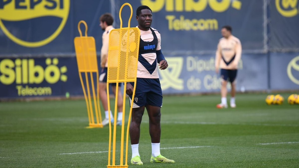 Francisco Mwepu durante un entrenamiento del Cádiz CF | CCF