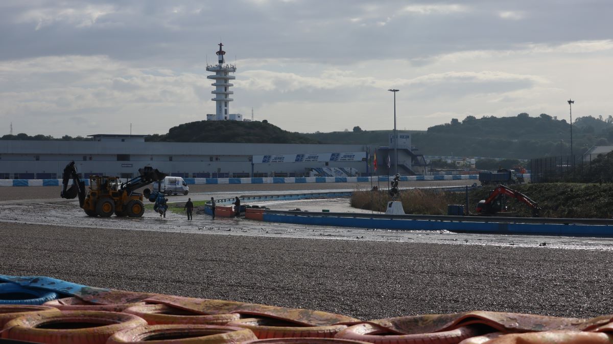 Trabajos de limpieza en el Circuito de Jerez-Ángel Nieto