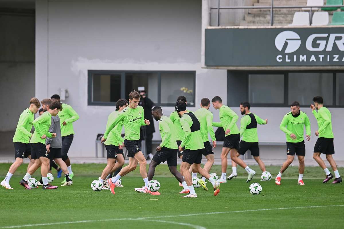 Entrenamiento del Real Betis previo al Vitoria de Guimaraes | Salvador López Medina para El MIRA