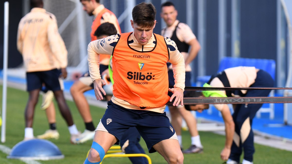 Iker Recio durante un entrenamiento del Cádiz CF | CCF