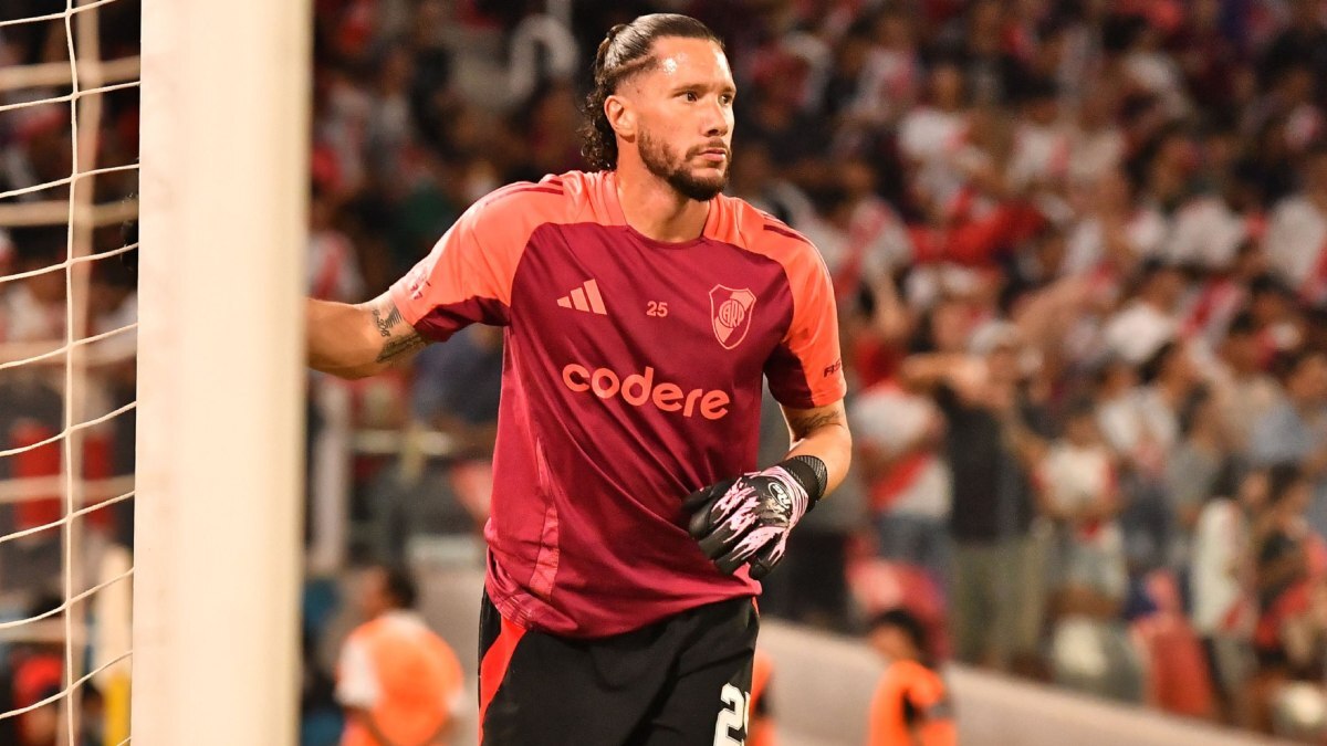 Conan Ledesma calienta antes del River Plate - Ciudad Bolívar | RP