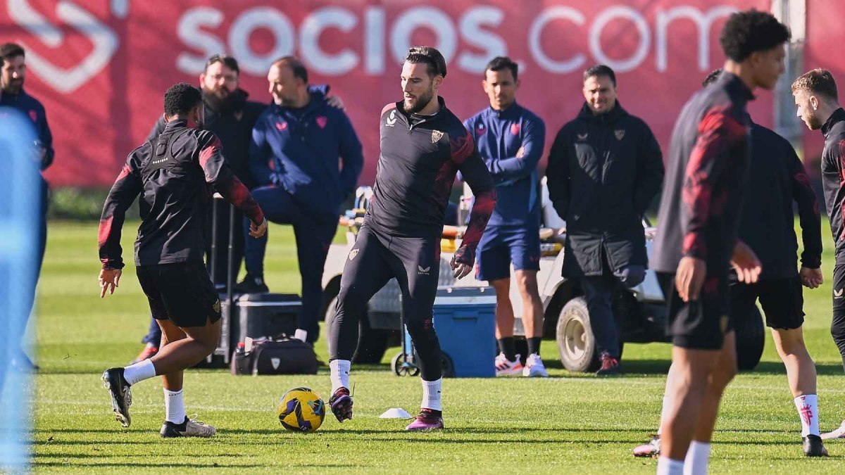 Gudelj en el entrenamiento del Sevilla FC previo al Valladolid | Salvador López Medina para El MIRA