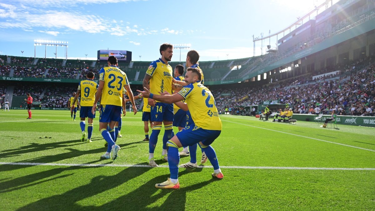 Javi Ontiveros celebra el 0-1 en el Elche CF - Cádiz CF | CCF