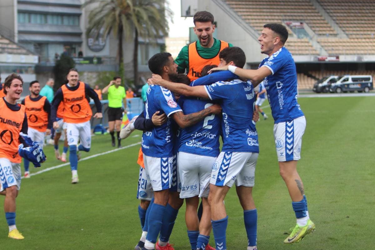 Celebración del gol de Ilias ante el Antoniano en Chapín | Juan Antonio Zarzuela