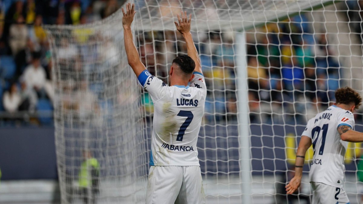 Lucas Pérez pidió perdón al Nuevo Mirandilla tras anotar tres goles en el Cádiz CF - Deportivo de La Coruña | RCDC