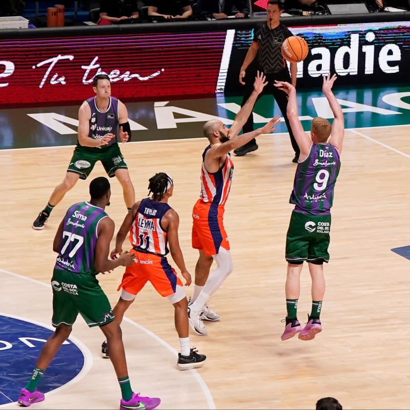 Alberto Díaz durante el Unicaja Baloncesto - Leyma Coruña