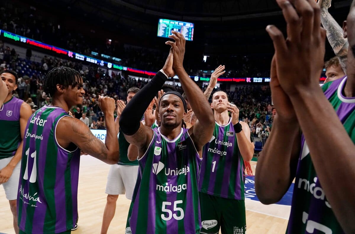 Jugadores del Unicaja Baloncesto celebrando la victoria ante el Leyma Coruña