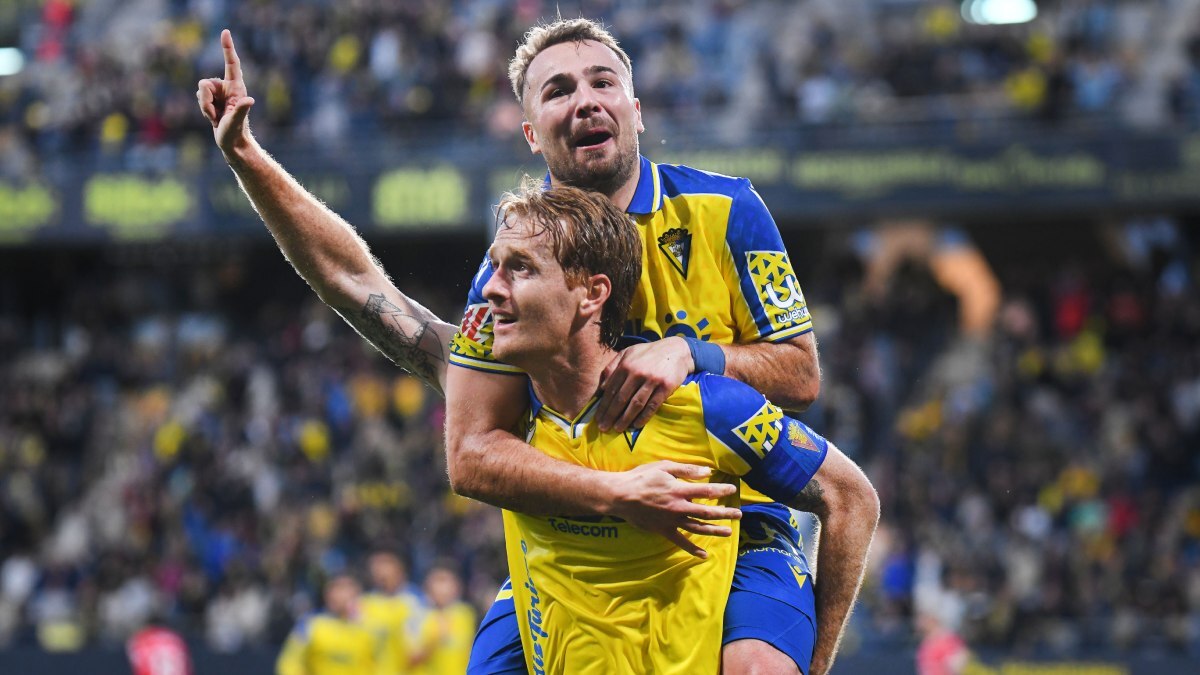 Álex Fernández y Javi Ontiveros en el Cádiz CF - FC Cartagena | CCF