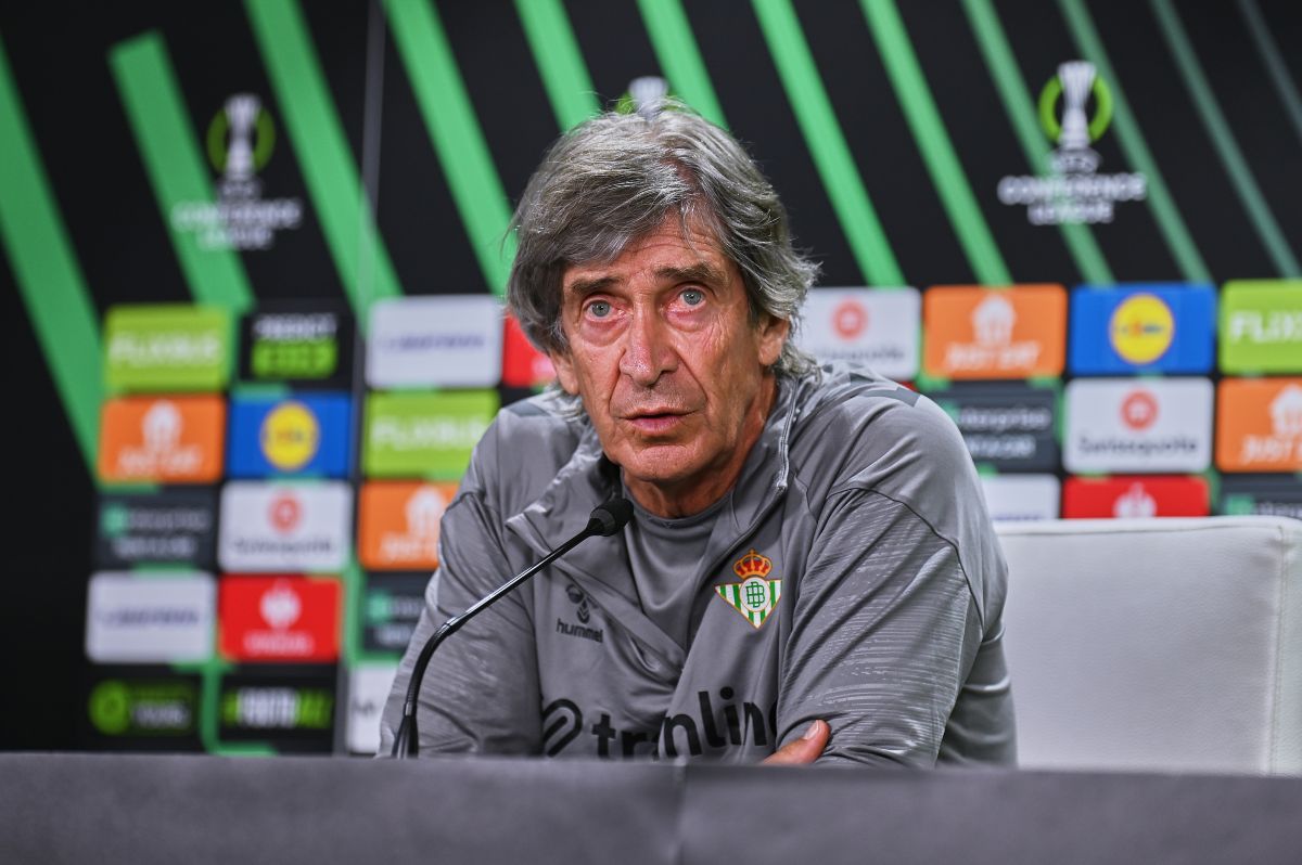 Manuel Pellegrini en la rueda de prensa previa al Real Betis - Jagiellonia | Salvador López Medina para El MIRA