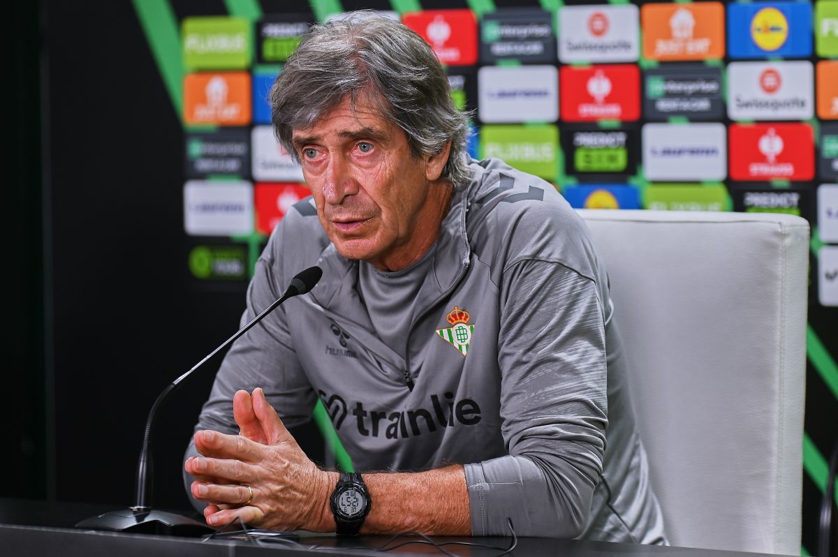 Manuel Pellegrini en la rueda de prensa previa al Real Betis - Jagiellonia | Salvador López Medina para El MIRA