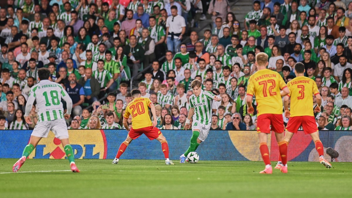 Jesús Rodríguez en el Real Betis - Jagiellonia | Salvador López Medina para El MIRA
