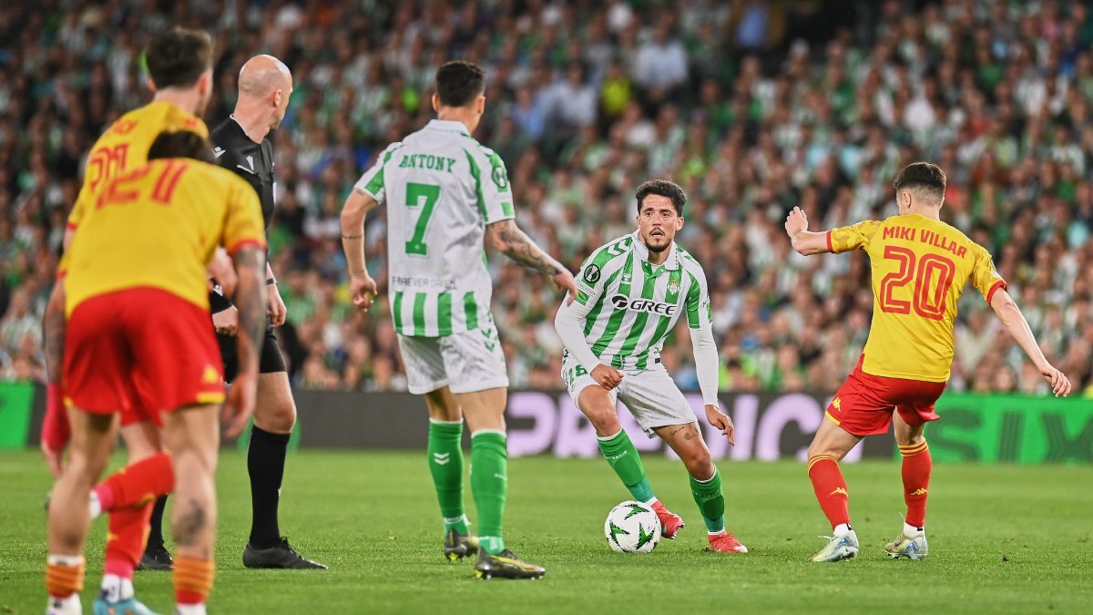 Pablo Fornals en el Real Betis - Jagiellonia | Salvador López Medina para El MIRA
