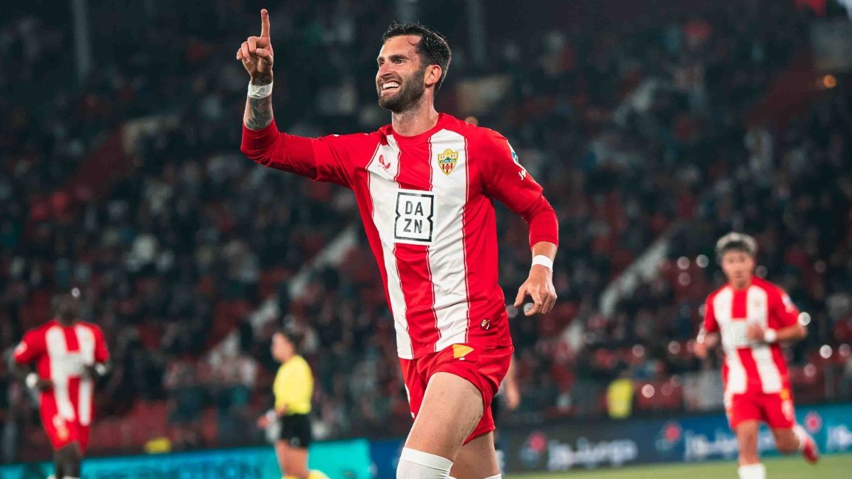 Léo Baptistao celebra su gol anotado en el UD Almería - FC Cartagena | UDA