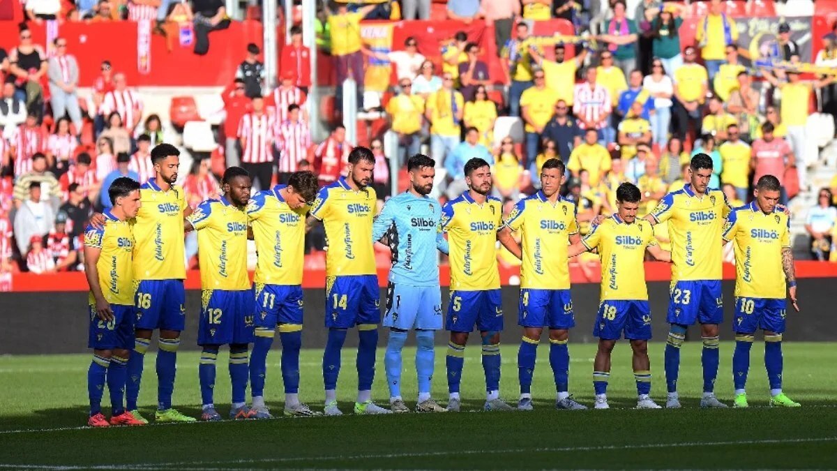 Los jugadores del Cádiz CF antes del partido ante el Real Sporting | CCF