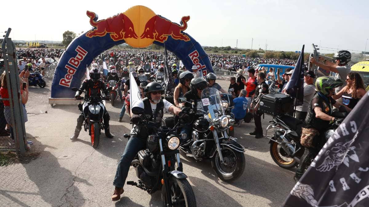 Salida de la Gran Caravana Motera 2025 desde el Circuito de Jerez | Cristo García