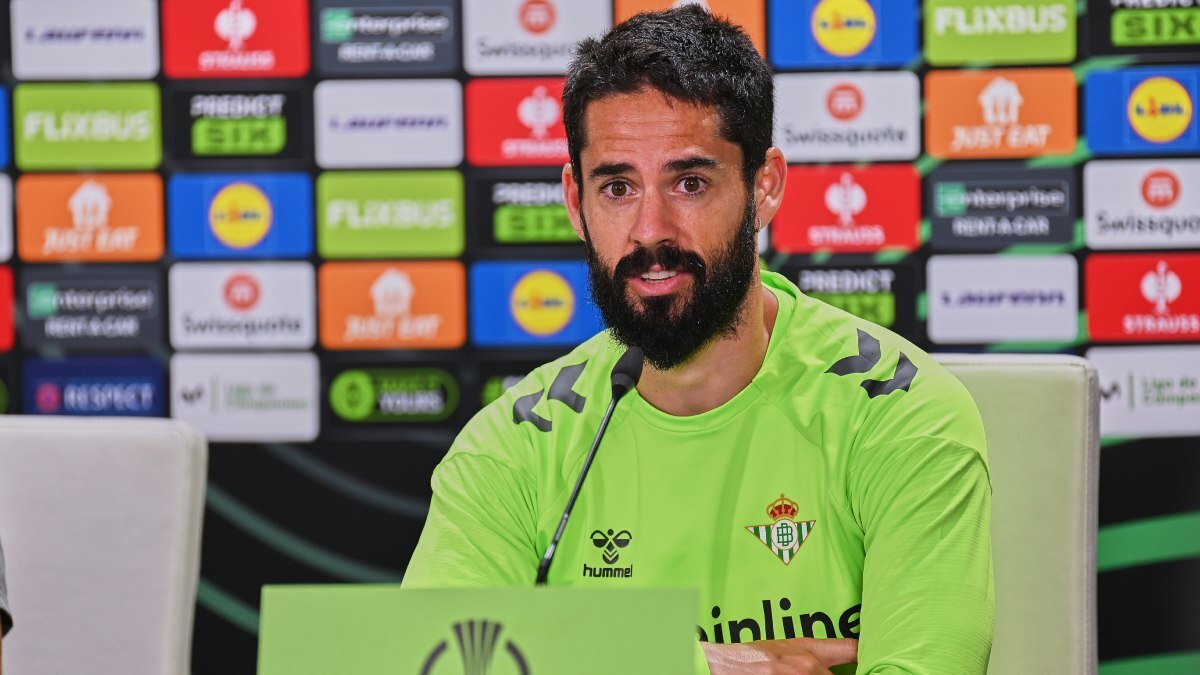 Isco Alarcón en la rueda de prensa previa al Real Betis - Fiorentina | Salvador López Medina para El MIRA