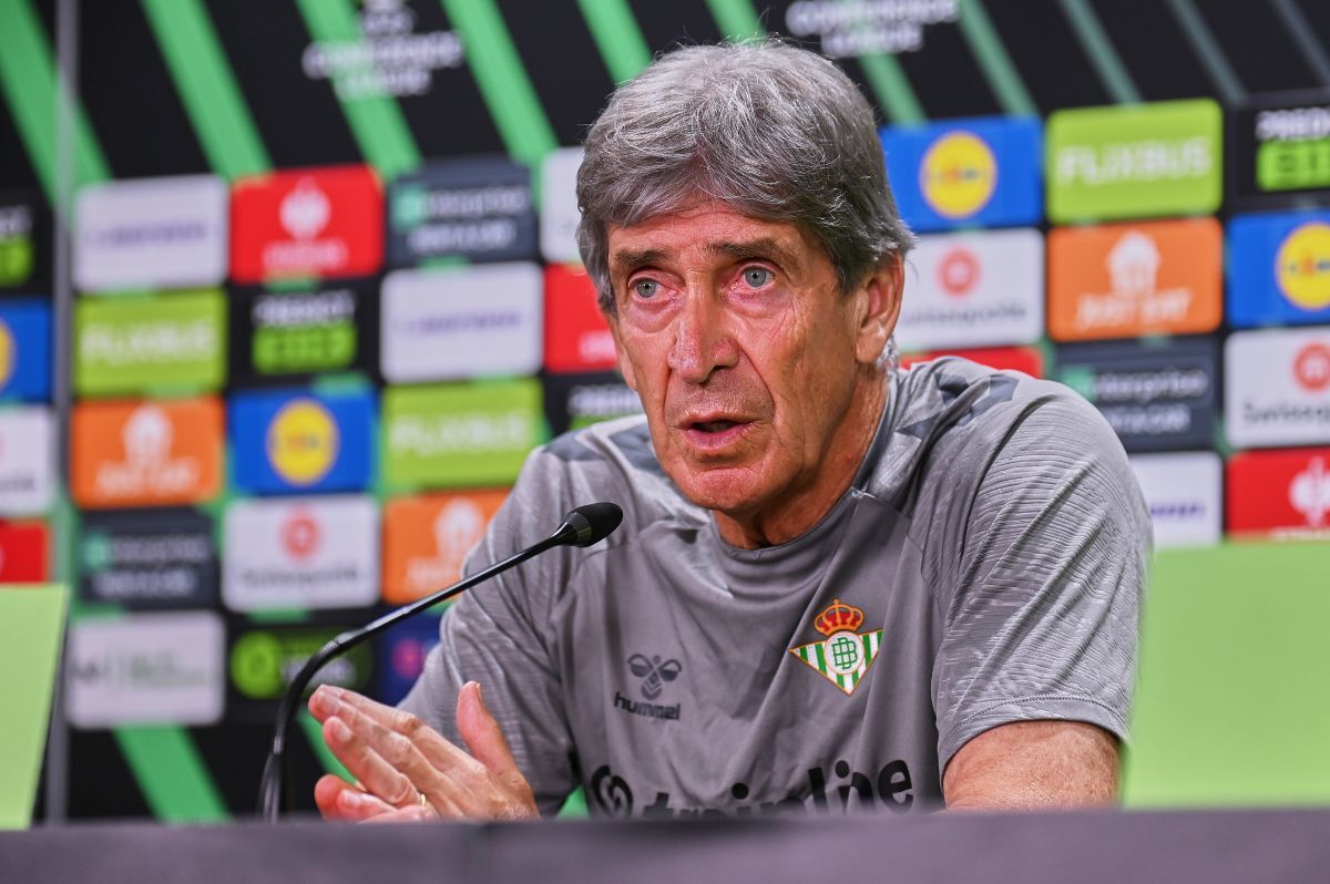 Manuel Pellegrini en la rueda de prensa previa al Real Betis - Fiorentina | Salvador López Medina para El MIRA