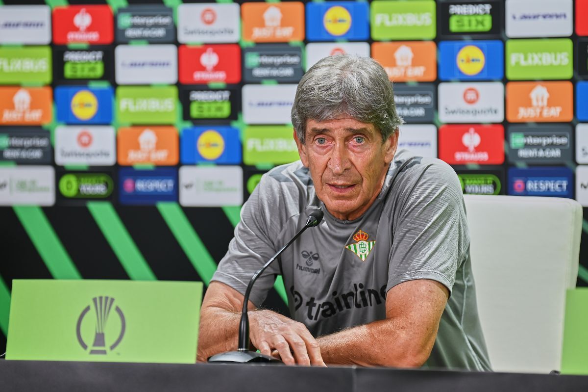 Manuel Pellegrini en la rueda de prensa previa al Real Betis - Fiorentina | Salvador López Medina para El MIRA
