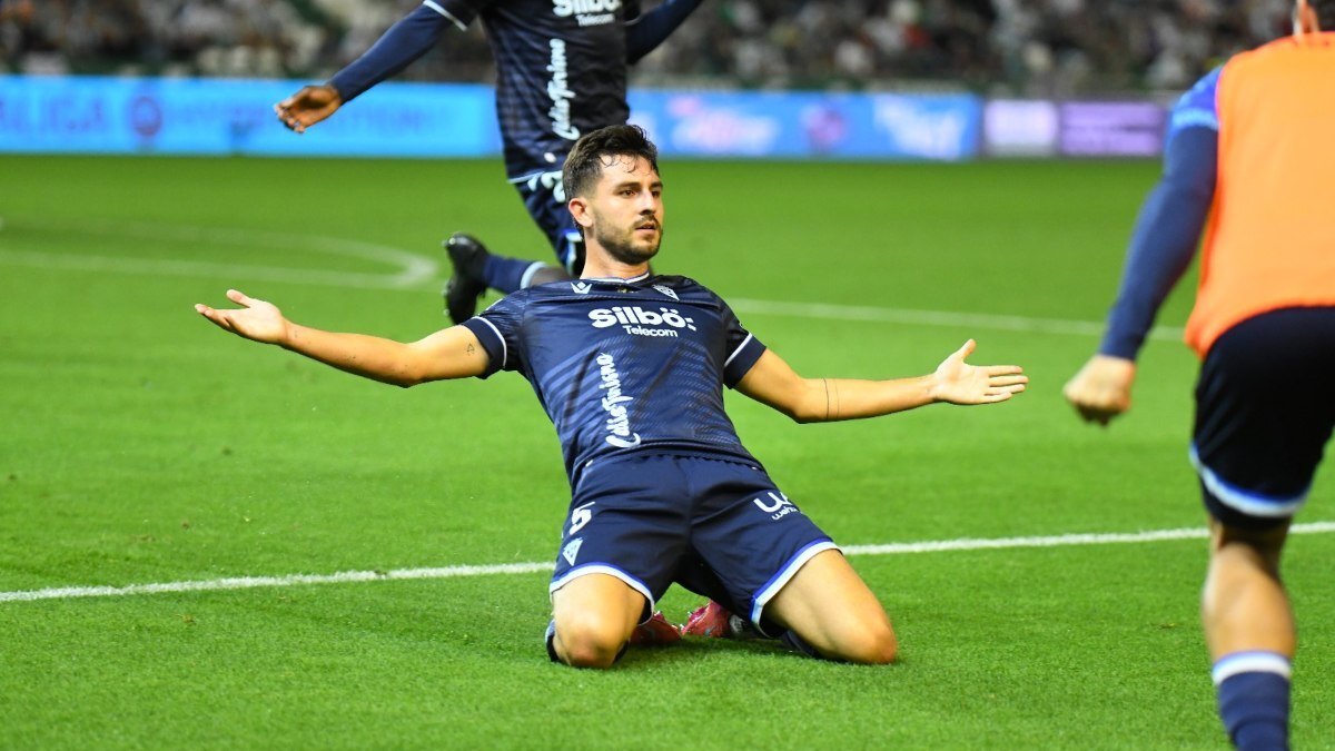 Víctor Chust celebra su gol en el Córdoba CF - Cádiz CF | CCF