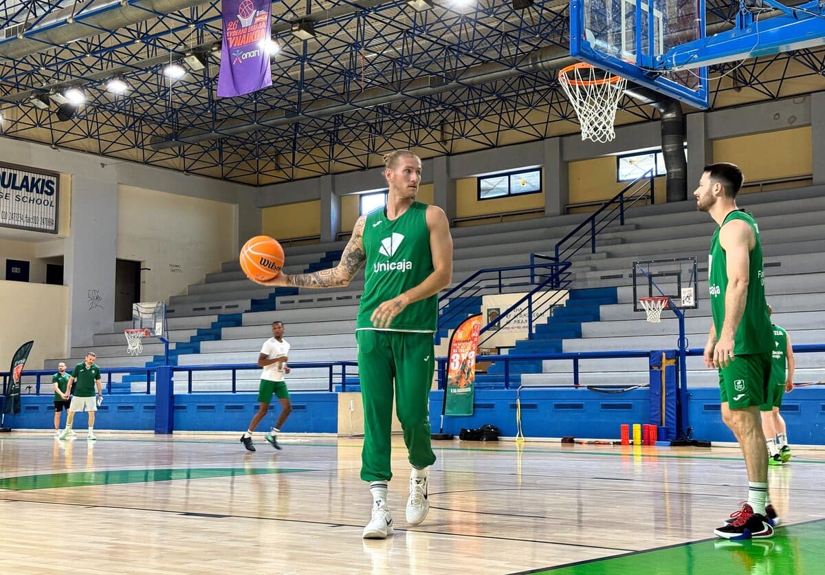 Jugadores del Unicaja Baloncesto en un entrenamiento en Atenas