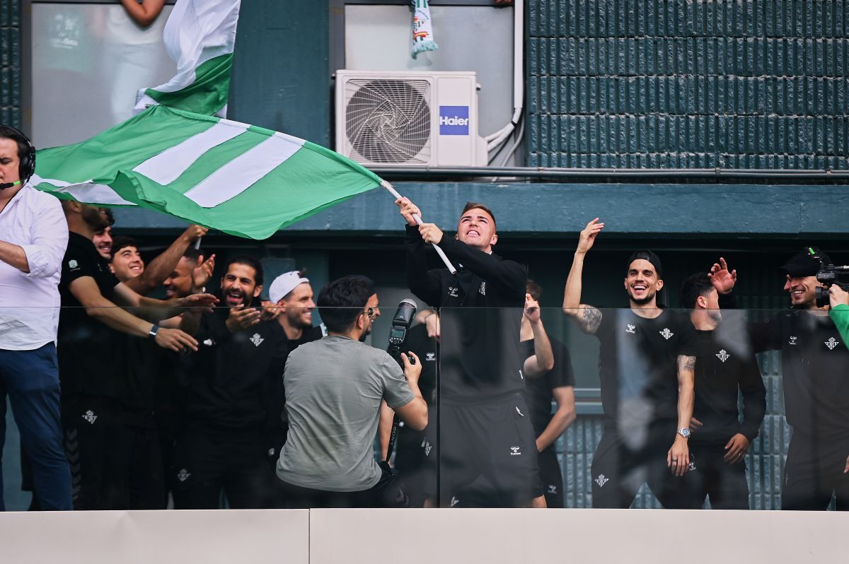 El Real Betis celebra su pase a la final de la Conference League en el Benito Villamarín | Salvador López Medina para El MIRA