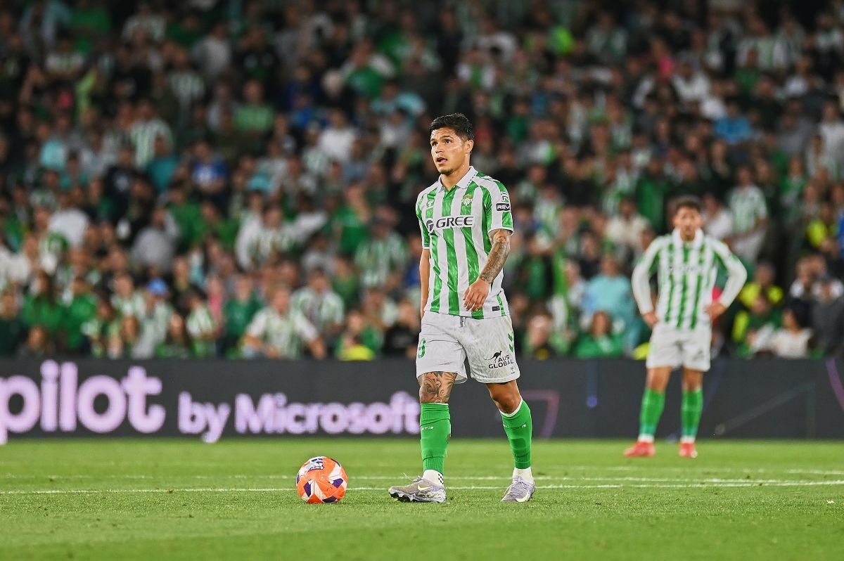 Cucho Hernández en el gol de Osasuna en el Real Betis - Osasuna | Salvador López Medina para El MIRA