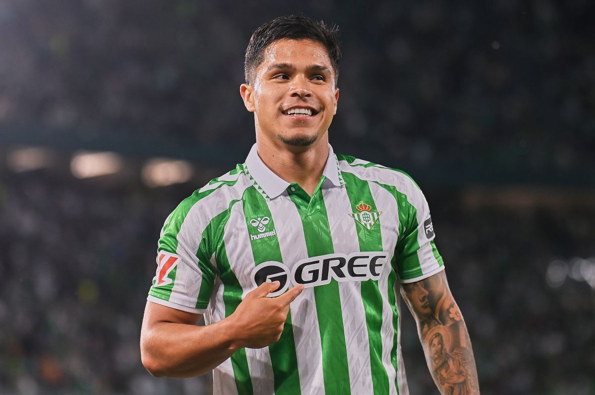 Cucho Hernández celebra su gol en el Real Betis - Osasuna | Salvador López Medina para El MIRA