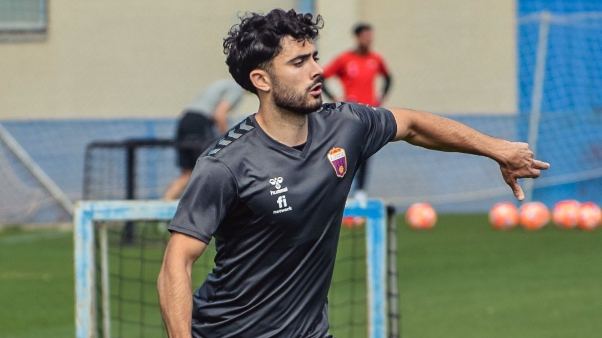 Sergio Ortuño durante un entrenamiento del CD Eldense | CDE