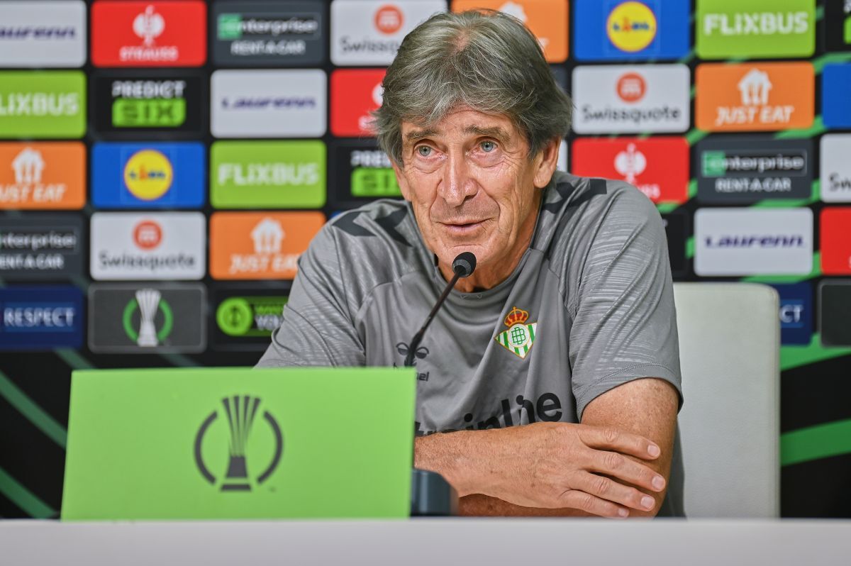Manuel Pellegrini en la rueda de prensa previa a la final de la Conference League entre Real Betis y Chelsea | Salvador López Medina para El MIRA