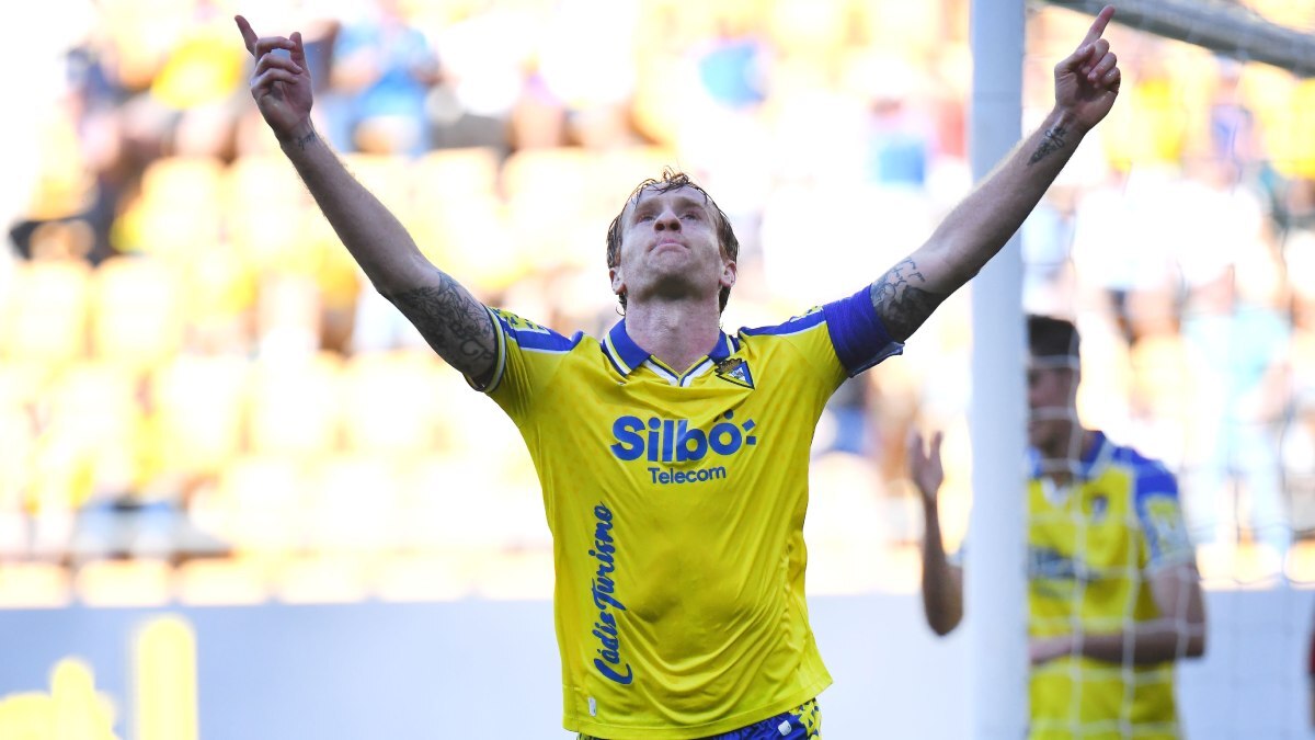 Álex Fernández celebra su gol en el Cádiz CF - SD Huesca | CCF