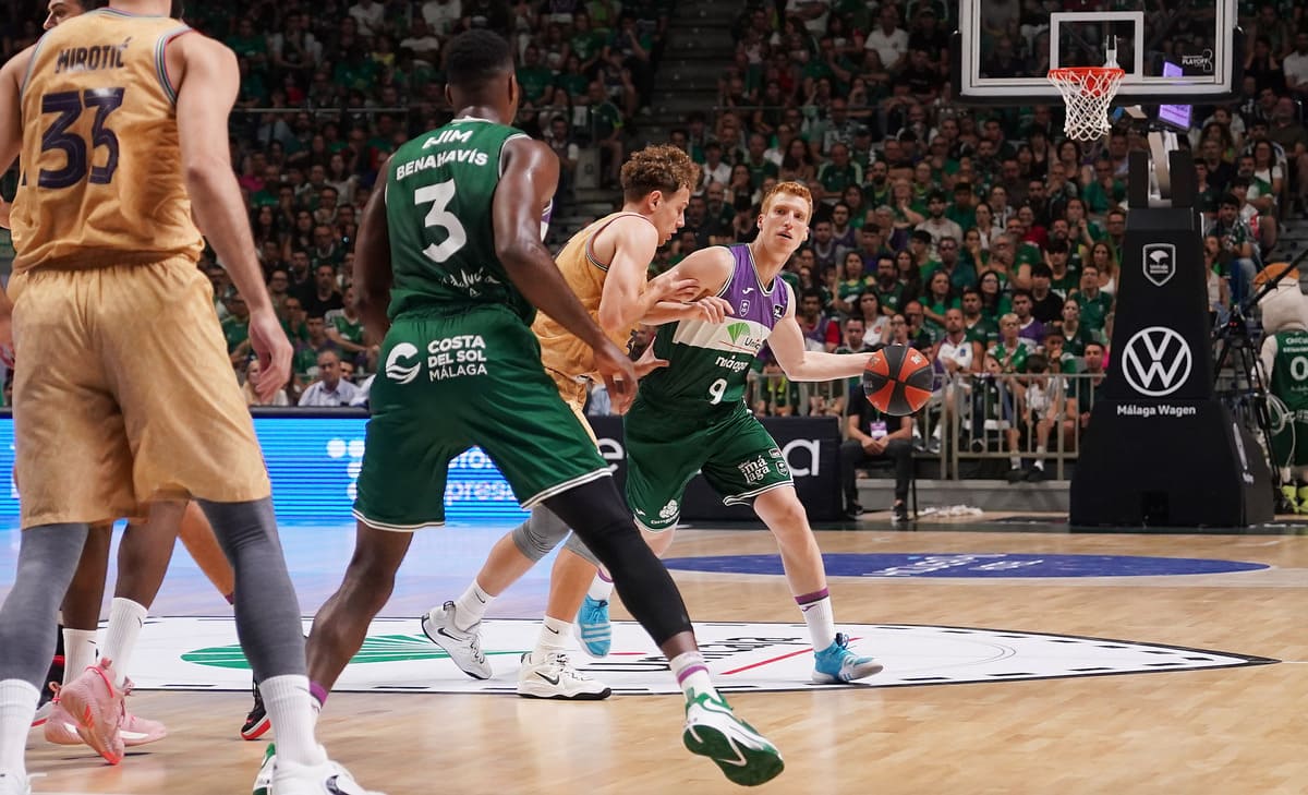Un partido entre el Unicaja Baloncesto y el Barça