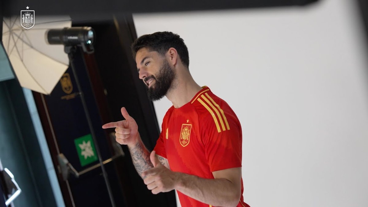 Isco Alarcón posa en su regreso a la selección española | RFEF